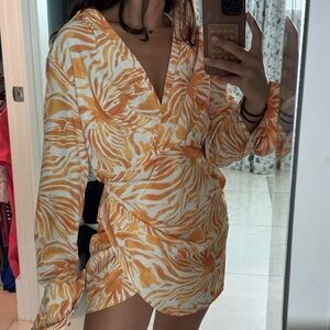 CROSSED SUMMER DRESS LONG SLEEVE ORANGE AND WHITE SIZE SMALL